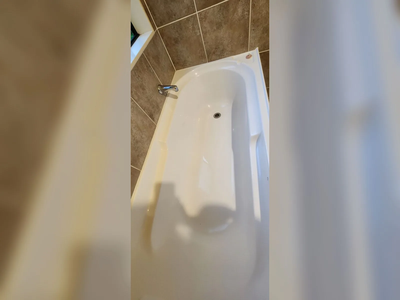 Bathtub after cleaning by It’s So Clean
